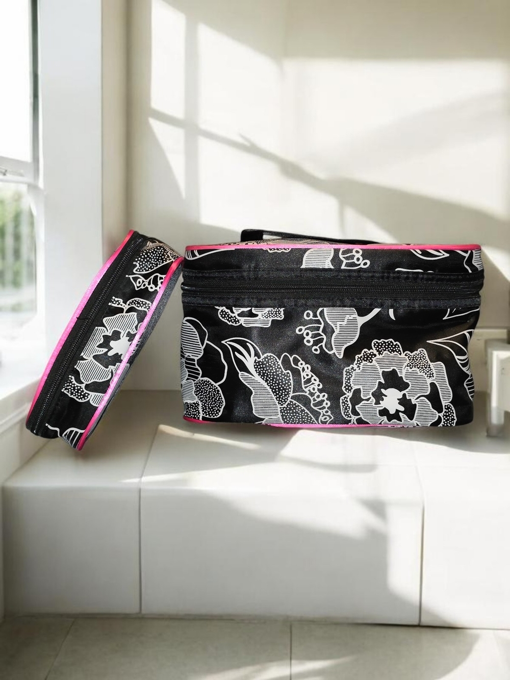 Black & White Floral Cosmetic Bag Set-EUC